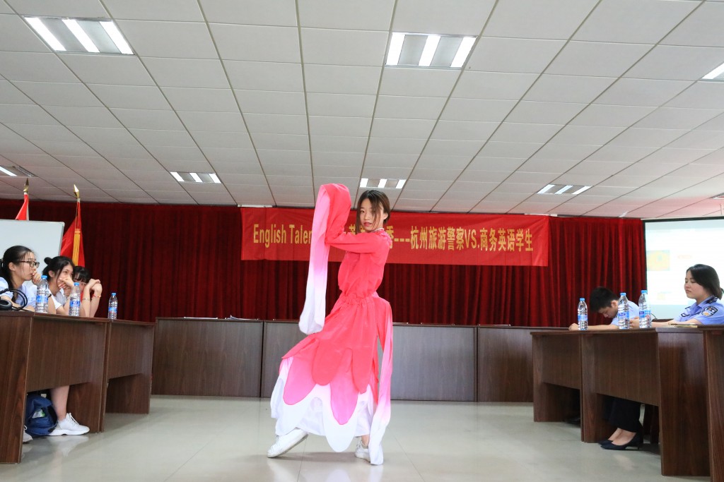 精彩才艺秀：刘艺璇同学表演惊鸿舞